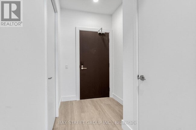 Photo du bâtiment - 6-506 Greenbriar Rd