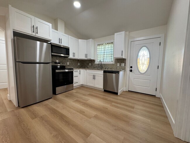 Foto del edificio - 1665 Chris Ln