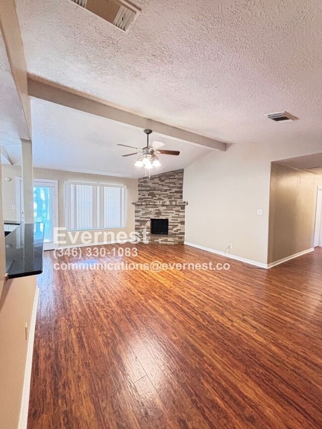 Foto del edificio - 3-Bedroom, 2-Bath Home in Prime Location /...