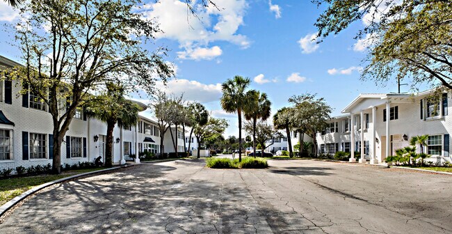 Foto del edificio - 2270 NE 68th St