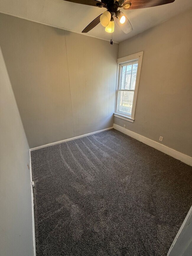 Foto del edificio - 623 W Main St