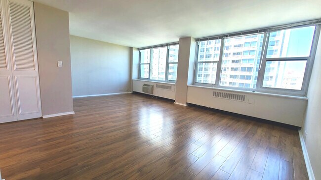 Foto del edificio - 4250 N Marine Dr