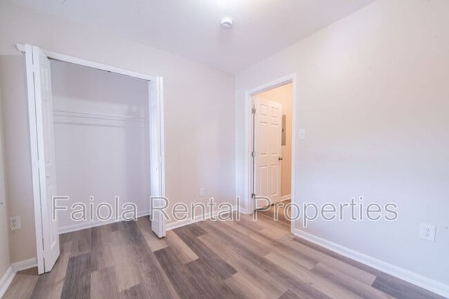 Building Photo - 112 N High St