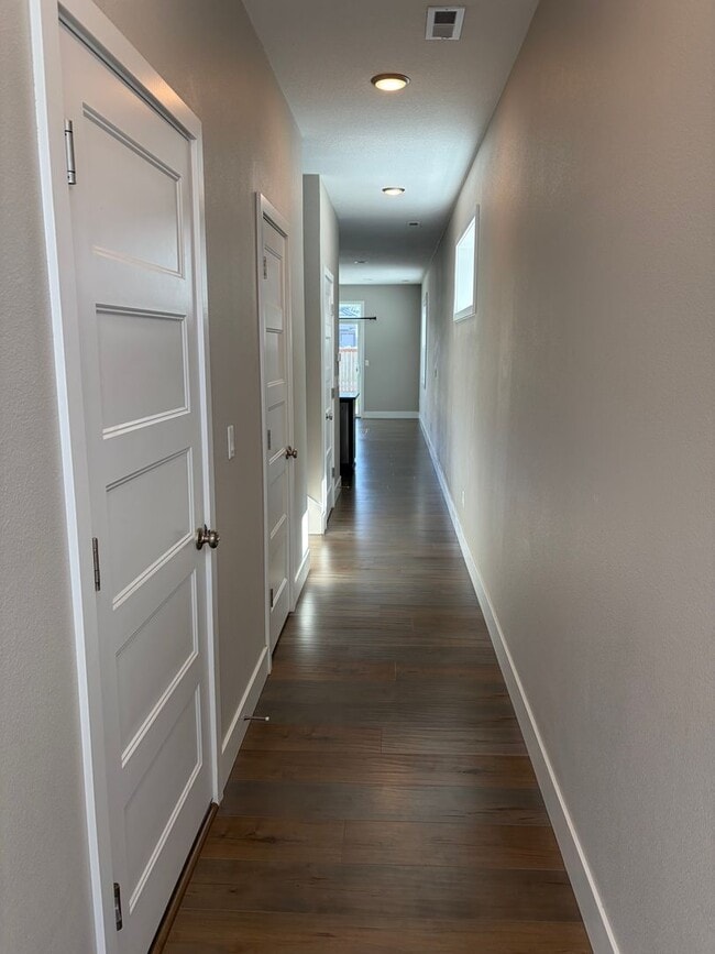 Building Photo - Newer Home in the Newberg Riverfront Development