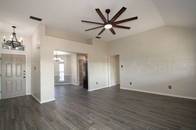 Foto del edificio - Location! Location! Location!