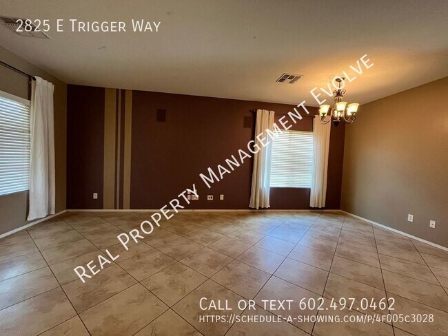 Building Photo - Large Spacious Home