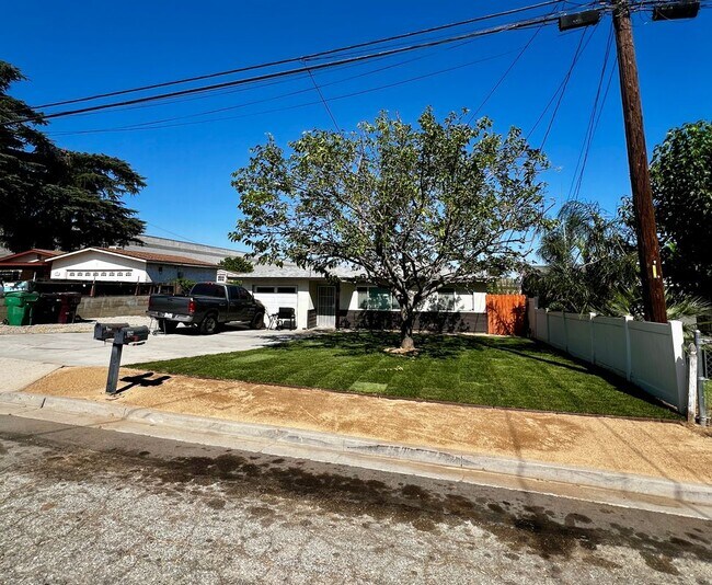 Foto del edificio - 174 Maple Ave