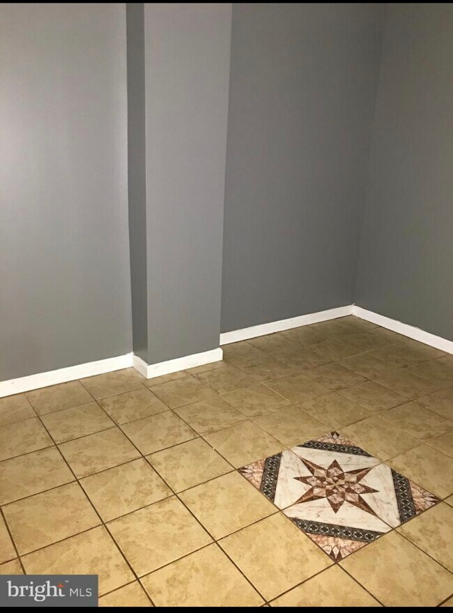 Apartamento completo de una habitación disponible el 1/7/2022. - 4811 Darrah St