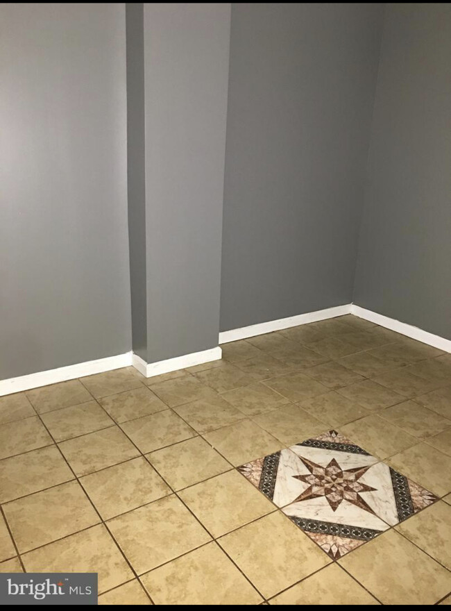 Full one bedroom apartment available 7/1/22 - 4811 Darrah St