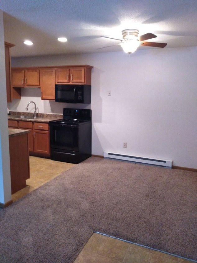 Primary Photo - 2057 W Alexis Rd