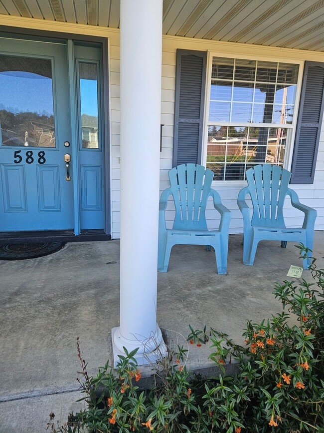 Foto del edificio - Stunning  newer 3 bed/2 bath home in Coos Bay