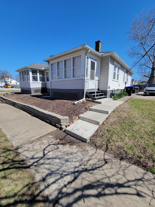 Primary Photo - 404 S Mc Clun St