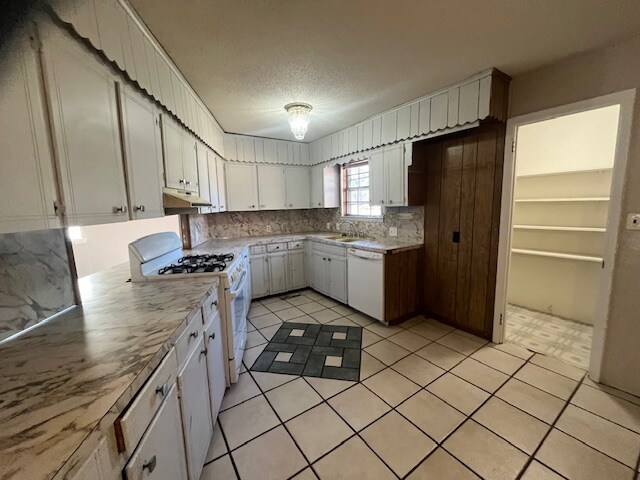 Foto del edificio - 2 Creekdale Dr