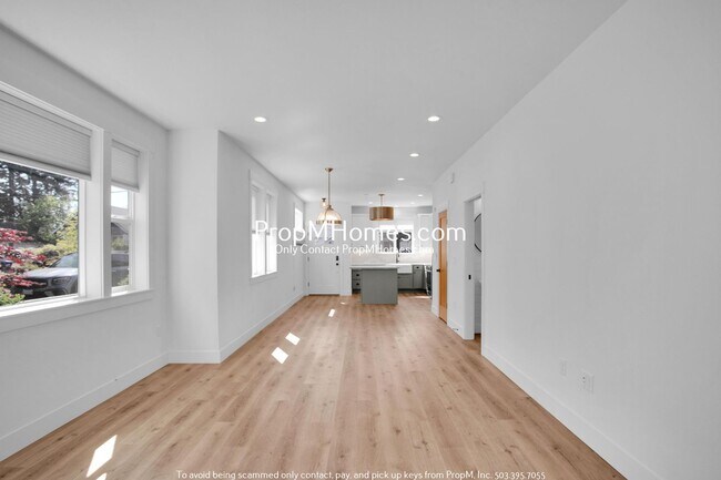 Building Photo - Modern SE Portland Duplex – Quartz Kitchen...