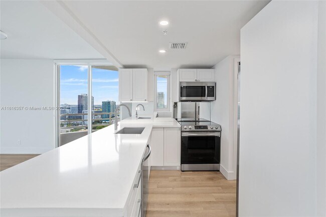 Building Photo - 555 NE 34th St