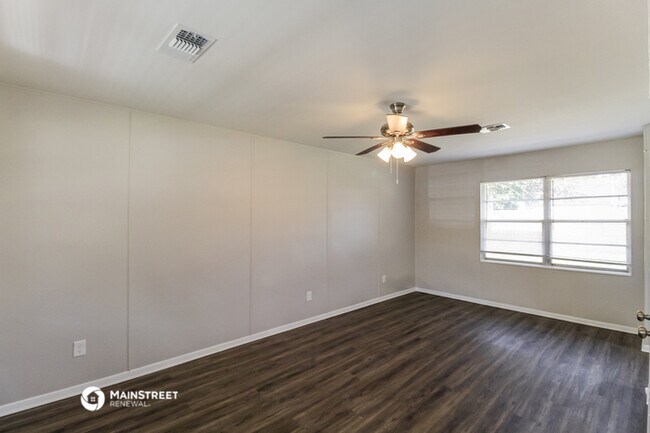 Building Photo - 602 Hodges Dr