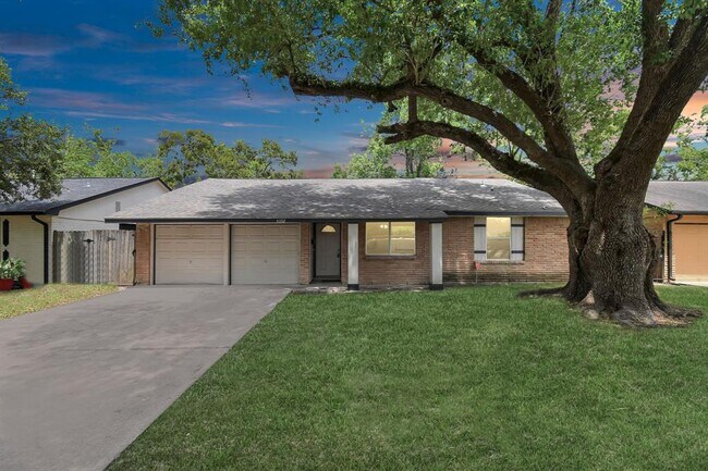 Building Photo - 6002 Dellfern Dr