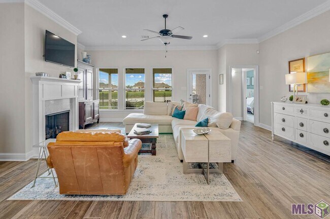 Building Photo - Home For Lease