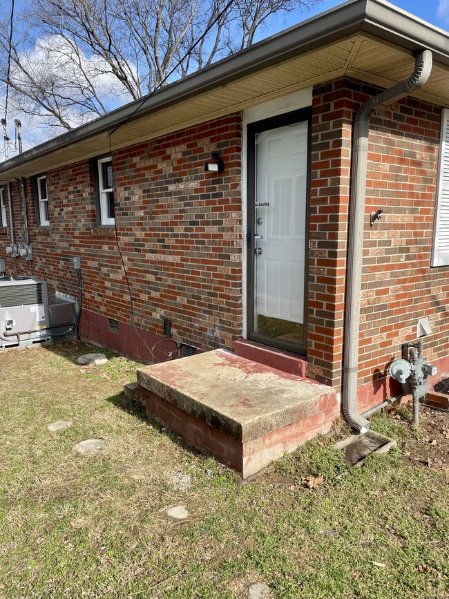 Building Photo - 1913 Boscobel St