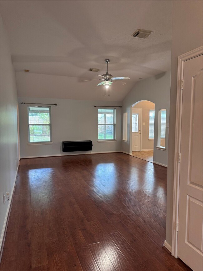Building Photo - 21135 Woodland Green Dr