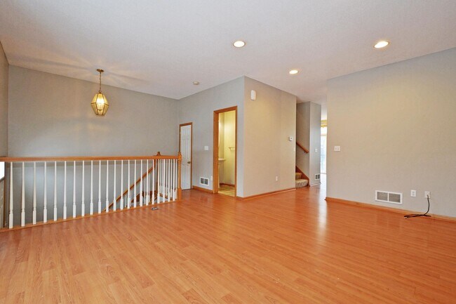 Foto del edificio - Beautiful 3 Bed 2.5 Bath Townhouse in Appl...