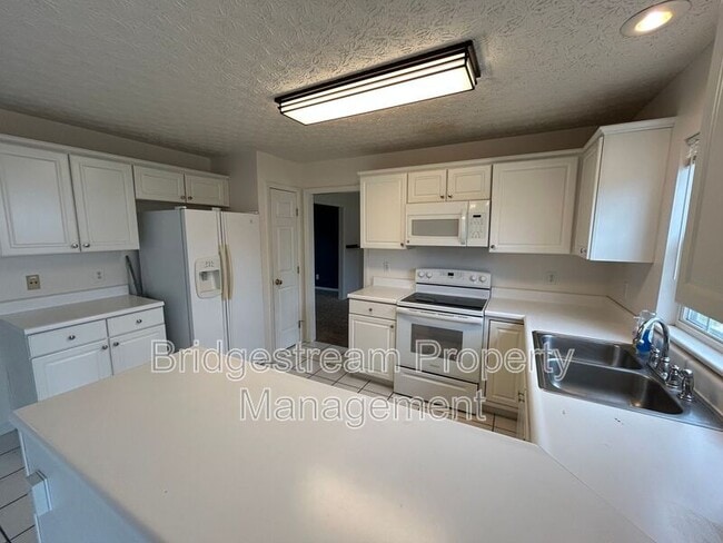 Building Photo - 4448 Forest Ridge Blvd