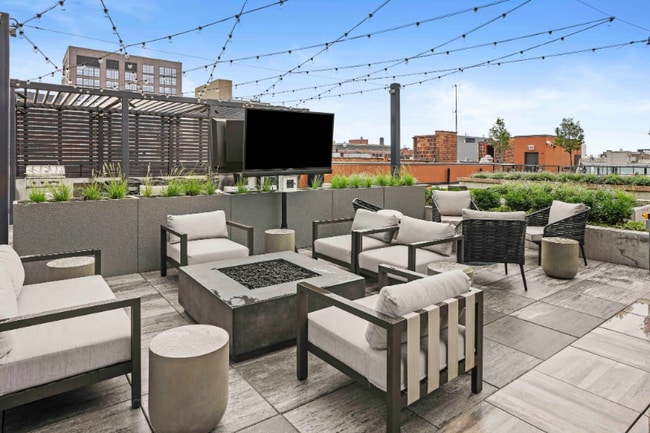 Building Photo - 160 N Aberdeen St