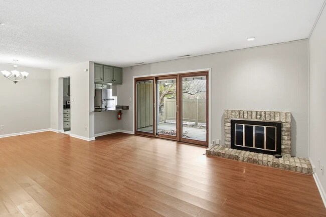 Foto del edificio - 2103 Melrose Dr