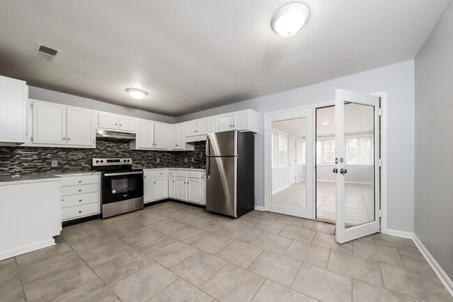 Building Photo - 4025 Oak Ridge Dr