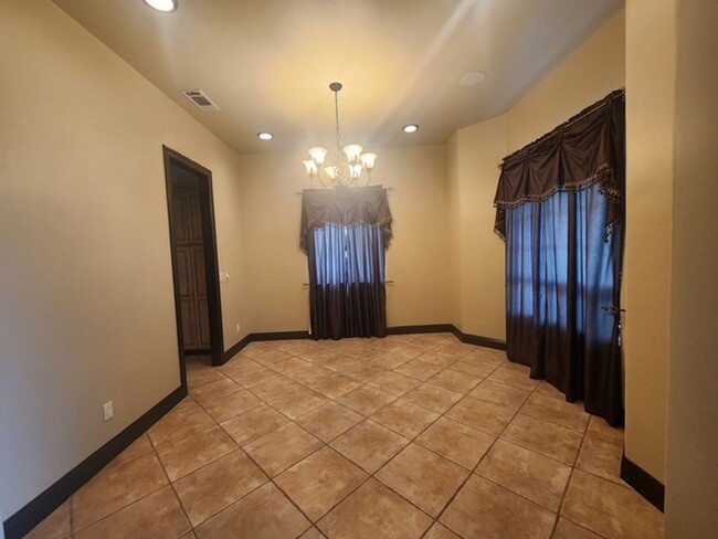 Foto del edificio - 2331 Calloway Dr