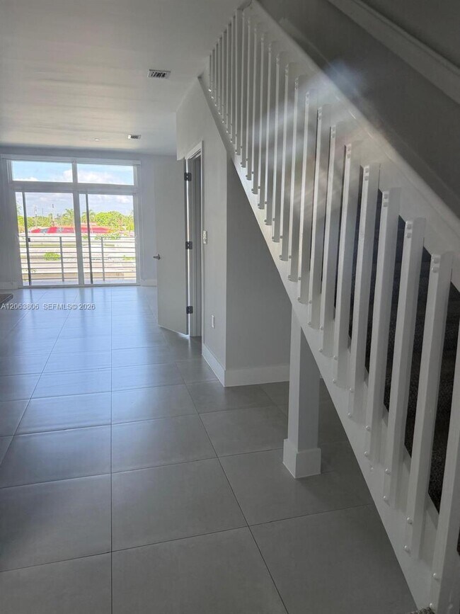 Foto del edificio - 381 E 50th St