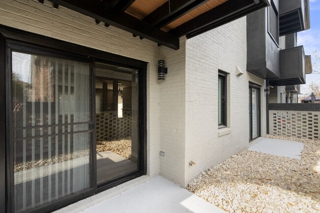 Interior Photo - Elizabeth Green