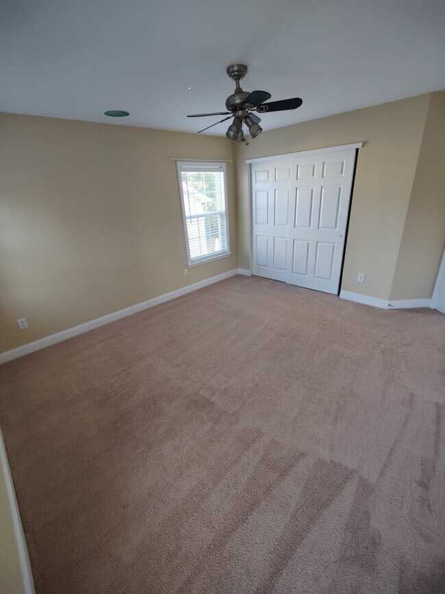 Building Photo - 221 Lylic Woods Dr