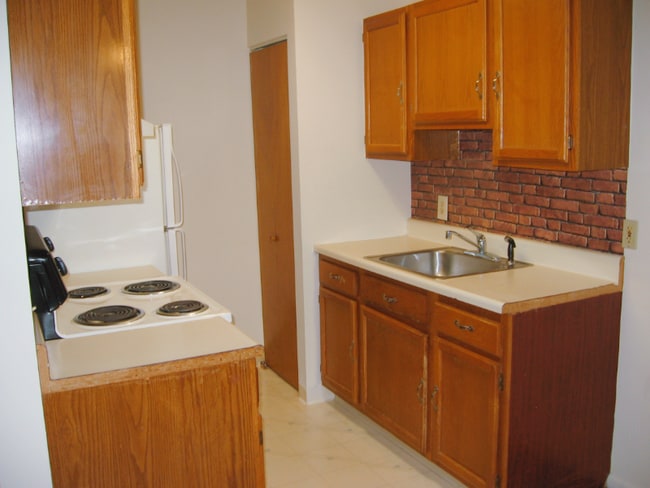 Building Photo - 644 Genesee St