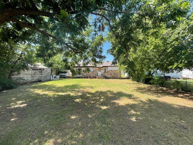 Foto del edificio - Move -in Special: Charming 3-Bedroom, 1-Ba...