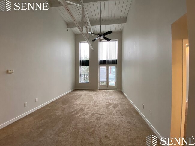 Building Photo - 218 Thorndike St