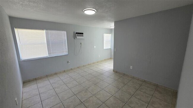 Foto del edificio - 16951 NE 18th Ave