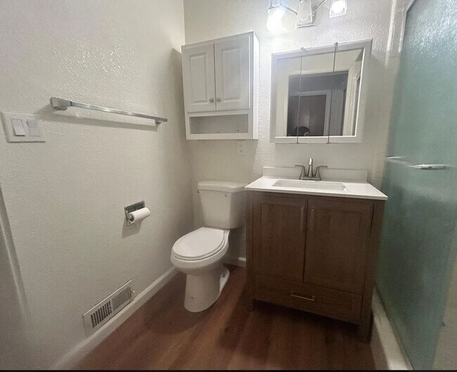 Foto del edificio - 7312 S Land Park Dr