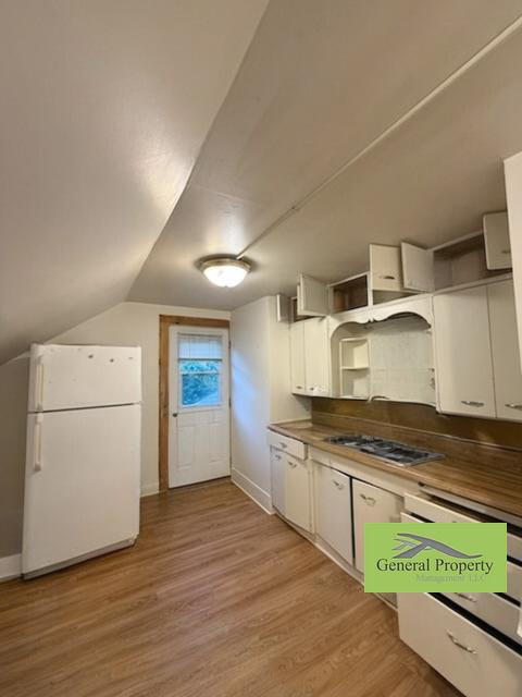 Foto del edificio - Spacious 1 Bedroom Unit in Duplex - Availa...
