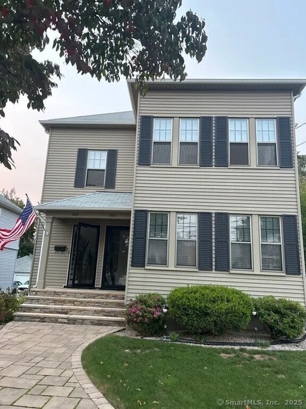 Building Photo - 1458 Boulevard