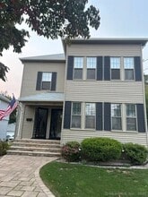 Building Photo - 1458 Boulevard