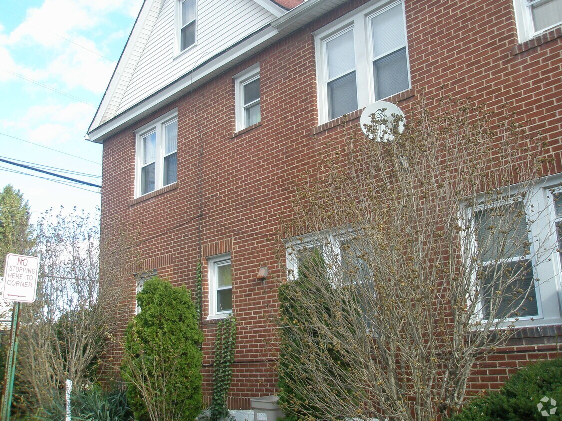 Foto del edificio - 115-119 Glen Head Rd