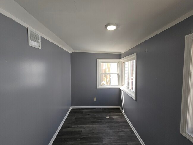 Building Photo - 4517 S Hermitage Ave
