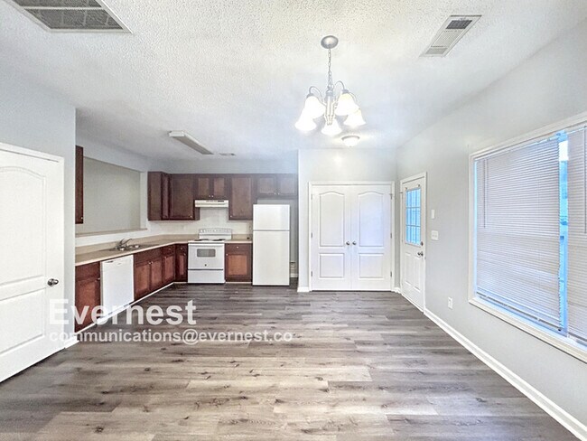 Building Photo - 8638 Thomas Ln