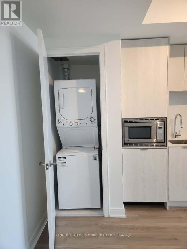 Building Photo - 3009 Novar Rd