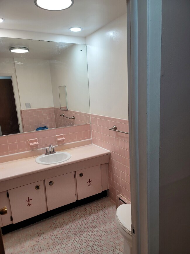 Foto del edificio - 270 Herbert Ave