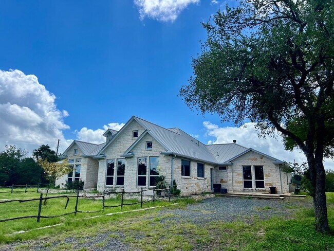 Foto del edificio - Hill Country Escape - 4 Bed/4 Bath Modern ...