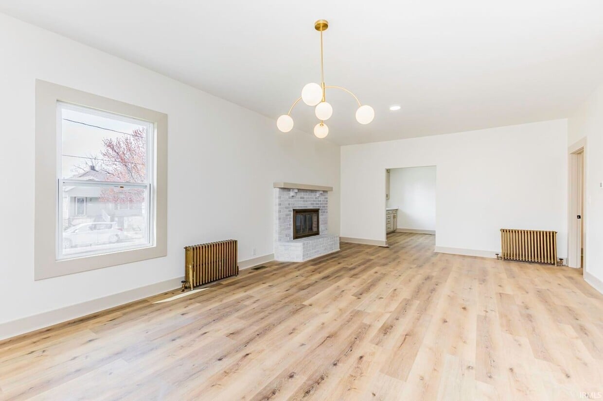 Primary Photo - 400 E Highland Ave
