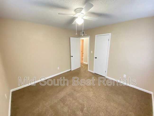 Building Photo - 4216 Lawnview St