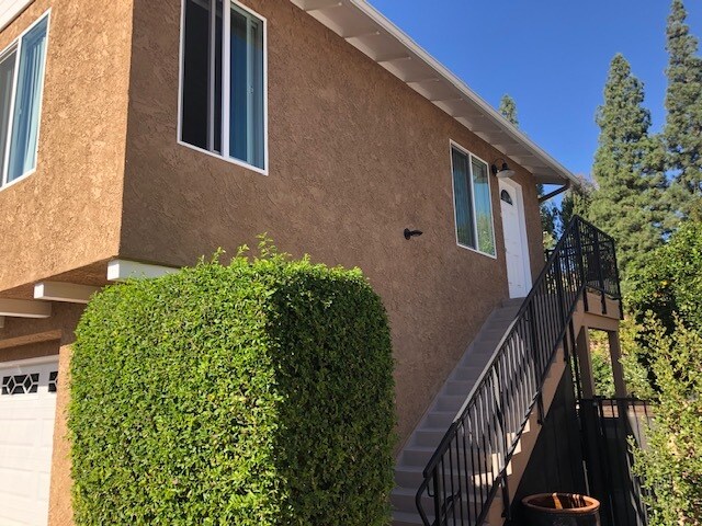 Entrada independiente - 5810 Dovetail Dr